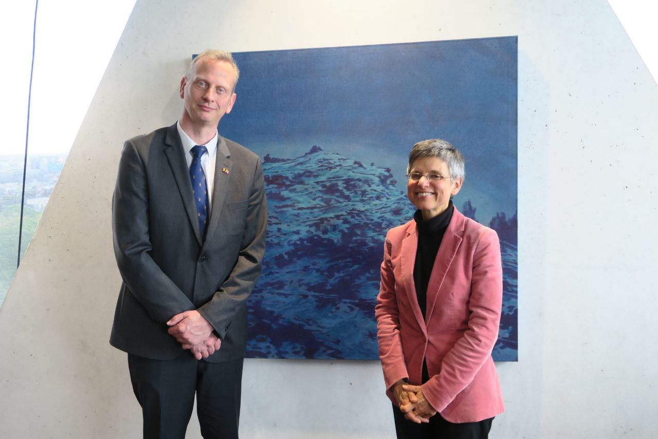 Gouverneur Cathy Berx en ambassadeur van Noorwegen, Z.E. Jørn Gloslie